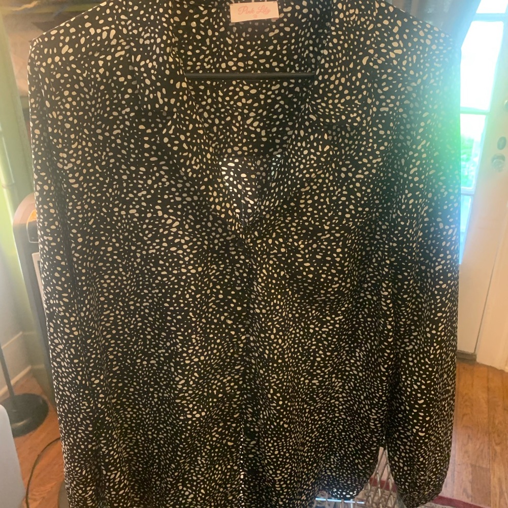 PINK LILY BLACK AND WHOTE LONG SLEEVE BUTTON DOWN BLOUSE